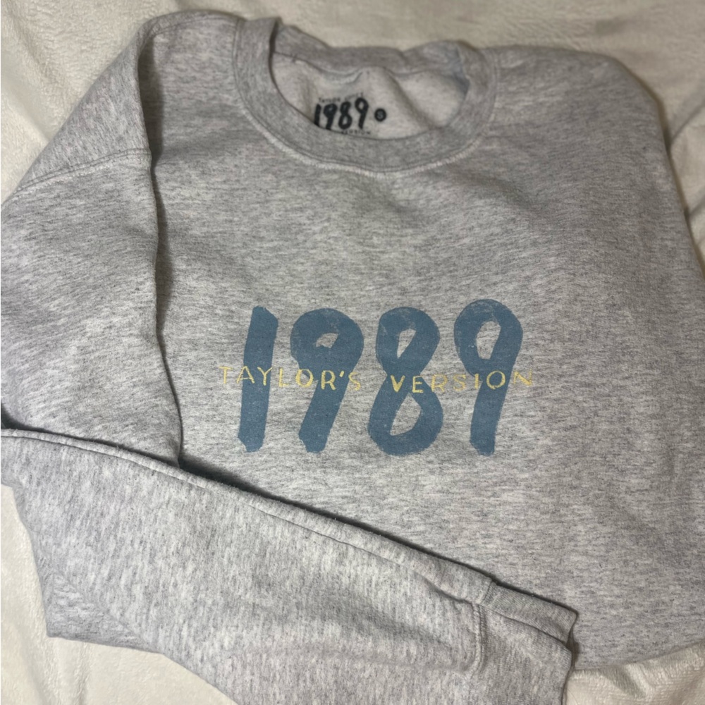 taylor swift 1989 spotify exclusive rare crewneck sweatshirt in grey